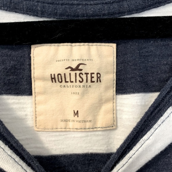 Hollister T- Shirt - Picture 3 of 3